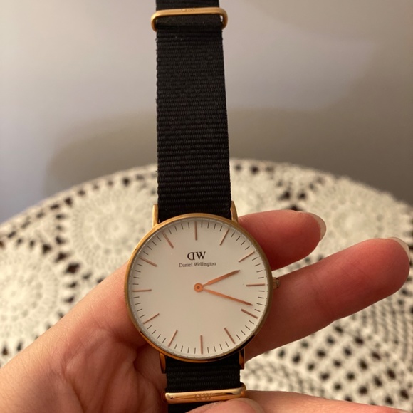 Rose Gold Daniel Wellington Watch - Picture 2 of 3